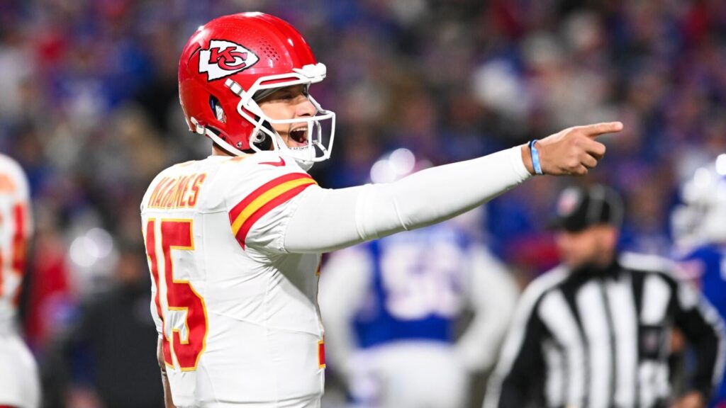 Chiefs sit outside playoff picture, but still among betting favorites to win Super Bowl