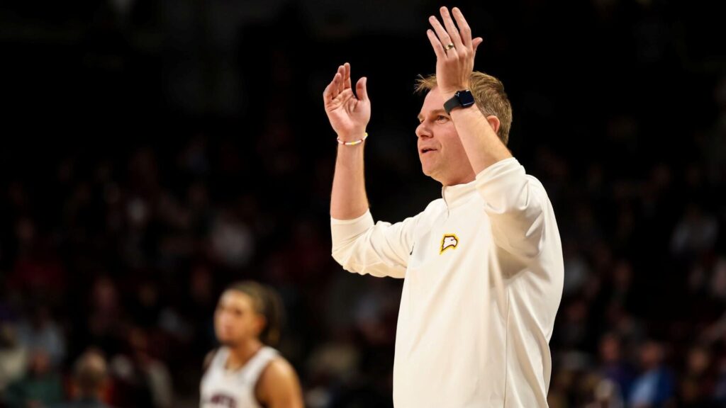 Queens vs. Winthrop odds, prediction, line, time: College basketball picks for Monday, Nov. 3 from top model