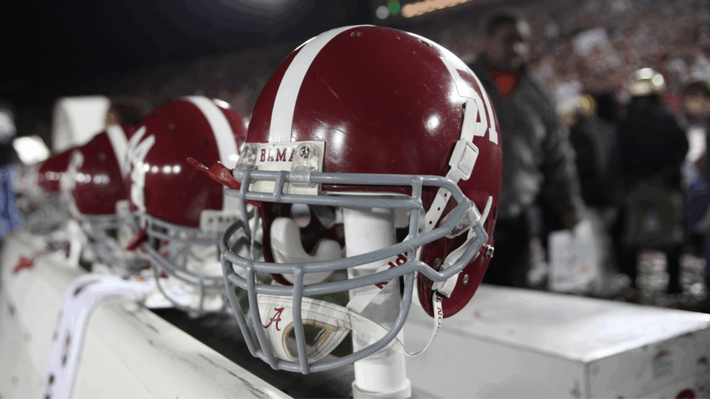 Woodrow Lowe, College Football Hall of Famer who led Alabama to national championship, SEC titles, dies at 71