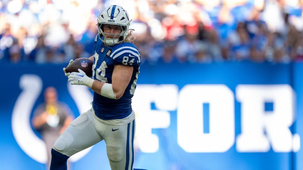 Fantasy football rankings, projections, lineups, sleepers and streamers for Week 15 from proven NFL model