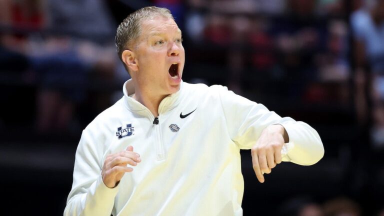 Cincinnati hires Jerrod Calhoun: Utah State coach leaving after two years to guide his alma mater