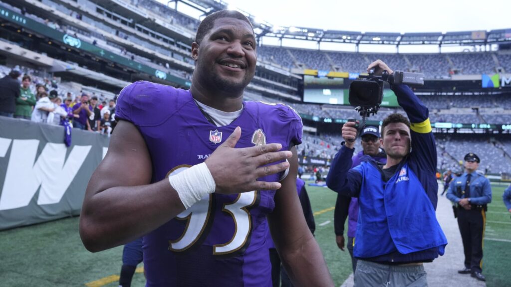 Calais Campbell signs with Ravens for 19th NFL season as he approaches age 40