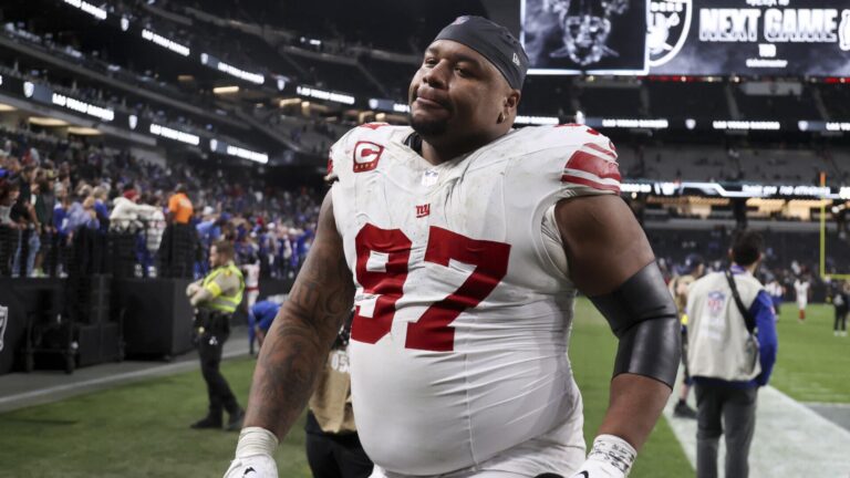 Giants star DT Dexter Lawrence requests trade amid long-running contract standoff