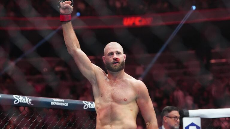 UFC 327 odds, lines, predictions, time: Prochazka vs. Ulberg picks from proven MMA expert