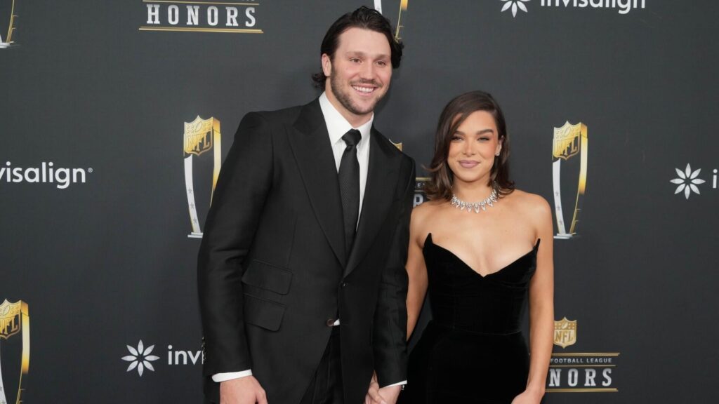 Bills' Josh Allen, wife Hailee Steinfeld announce birth of baby girl