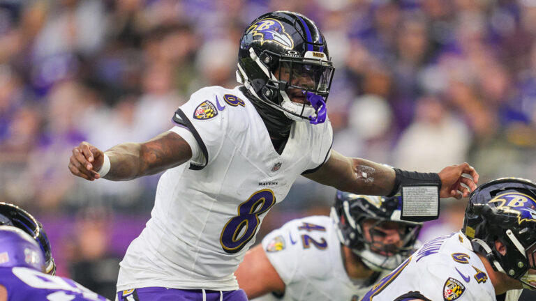 Lamar Jackson reports to first day of Ravens' voluntary offseason workout program