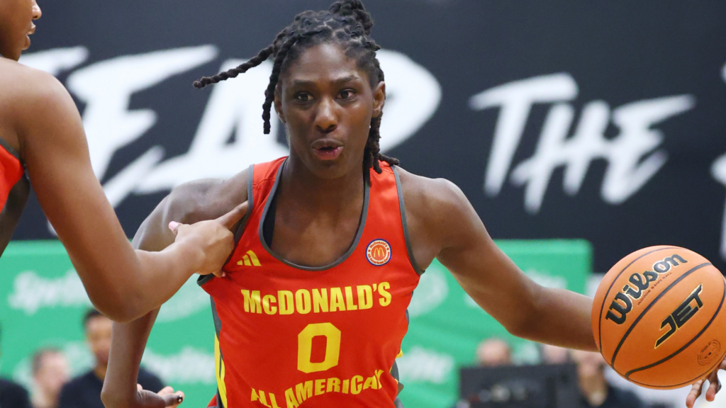 Oliviyah Edwards commits to South Carolina: Five-star, slam-dunking recruit formerly pledged to Tennessee