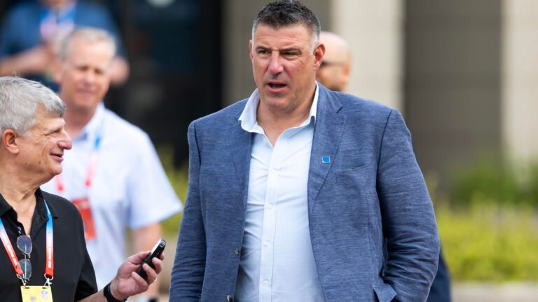 NFL will not investigate Patriots coach Mike Vrabel over photos with Dianna Russini