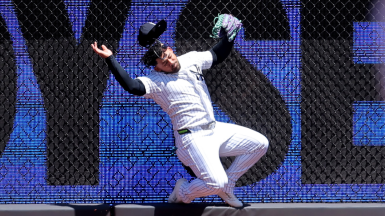 Yankees' Jasson Domínguez carted off field after making wall-slamming catch