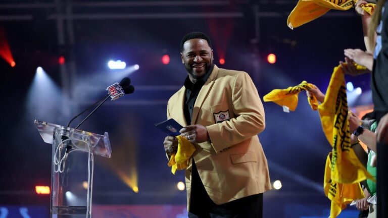 'They were not going to tank': Jerome Bettis supports Steelers' decision to re-sign Aaron Rodgers