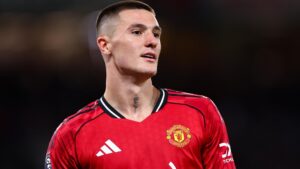 Man United vs. Liverpool live stream: Red Devils, Reds battle as push for Champions League continues