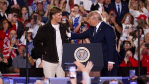 Giants' Abdul Carter clears air with Jaxson Dart after QB's inclusion at Trump rally: 'Me & JD6 are good'