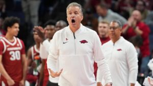 Arkansas' John Calipari using freshman-heavy blueprint to build roster with Meleek Thomas staying in NBA Draft