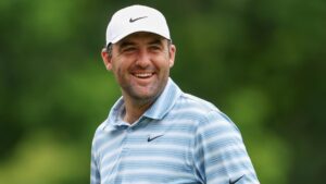 2026 Travelers Championship: Scottie Scheffler flirts with history, settles for 60 to take lead in Round 2
