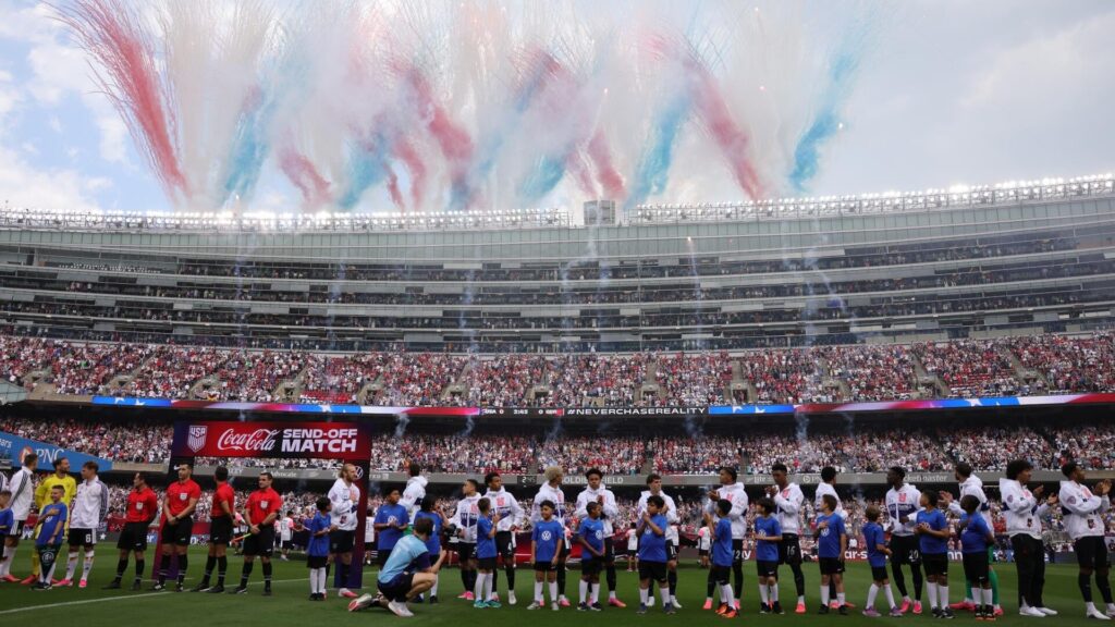 After getting left out of World Cup party, Chicago shows off the type of atmosphere hosts USMNT need