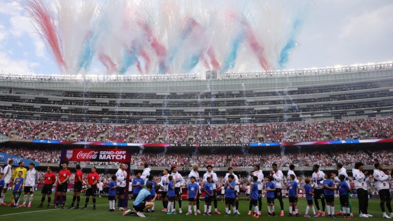 After getting left out of World Cup party, Chicago shows off the type of atmosphere hosts USMNT need