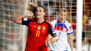 Alexia Putellas signs three-year deal with London City Lionesses after leaving Barcelona