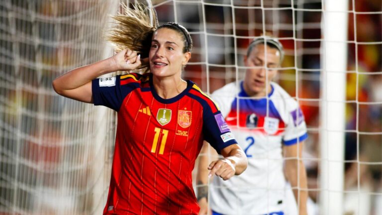 Alexia Putellas signs three-year deal with London City Lionesses after leaving Barcelona