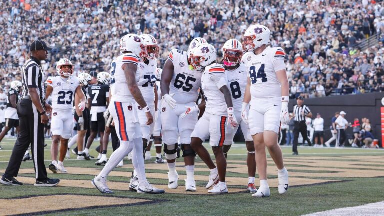 College football's luckiest, unluckiest teams: What one-score games from last year say about 2026