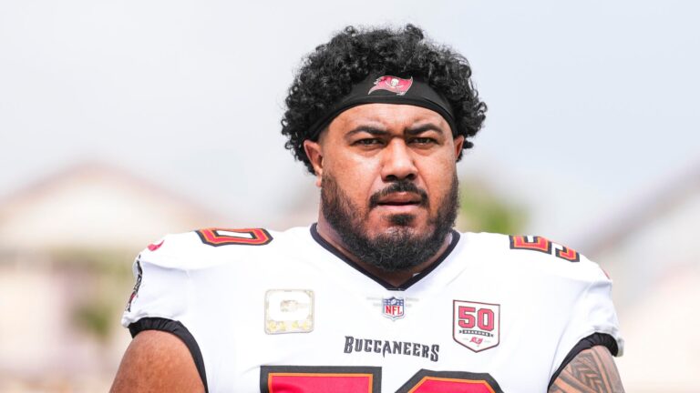 Vita Vea requests trade from Buccaneers after failed contract extension talks