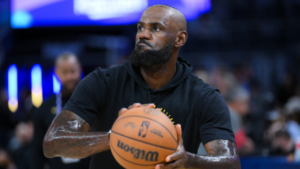 LeBron James landing spot predictions: Favorite emerges one week into free agency