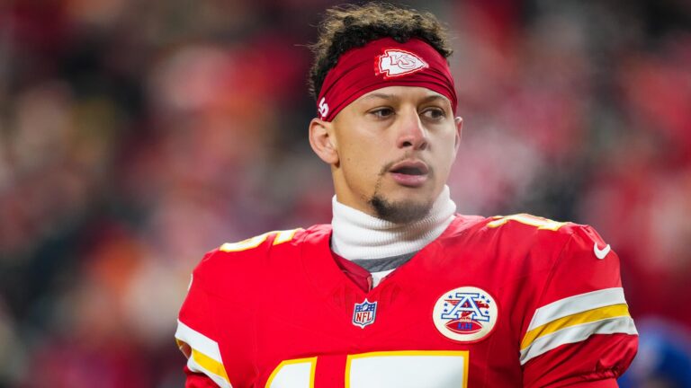 Analysts show patience with drafting quarterbacks in surprising 2026 Industry Superflex Mock Draft