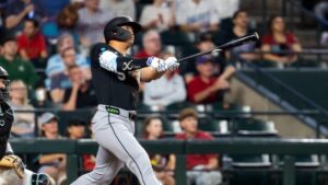 Today's top games to watch, best bets, odds: White Sox vs. Rangers, Dodgers vs. Phillies and more