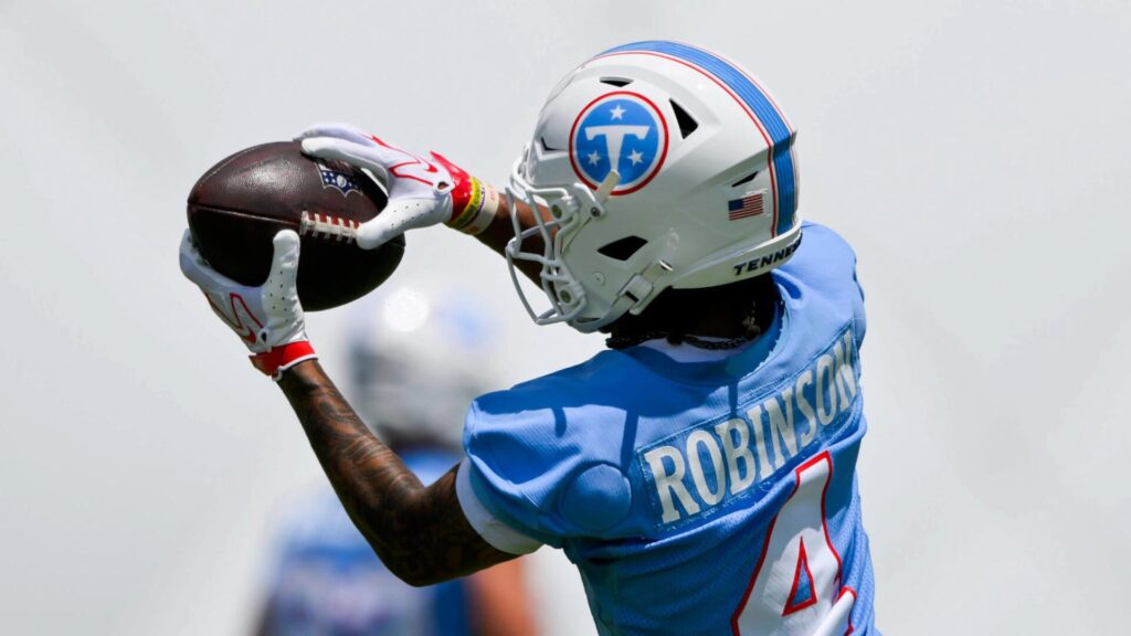 Former Titan's 'cheap' hit on Wan'Dale Robinson sparks Bears fight in joint practice; WR tested for concussion