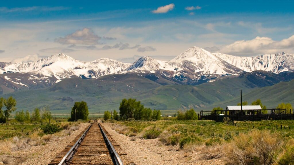 The Amtrak Empire Builder Route Makes an Incredible Cross-Country Hiking Trip