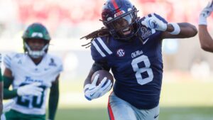 Damien Harris calls Dae'Quan Wright's move from NFL to NCAA transfer portal 'embarassing,' 'elementary'