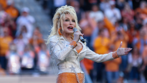 LOOK: Tennessee football to honor Dolly Parton with helmet sticker throughout 2026 season
