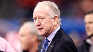 Ole Miss to honor Archie Manning with statue outside Vaught-Hemingway Stadium