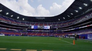 Apparently, $2.1 billion doesn't buy a clear view: Bills fans discover major problem with new stadium