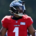 LOOK: A.J. Brown, Jalen Hurts embrace during Patriots-Eagles joint practice