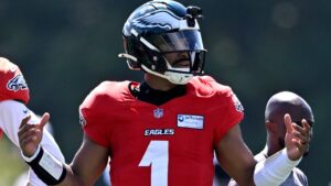 LOOK: A.J. Brown, Jalen Hurts embrace during Patriots-Eagles joint practice