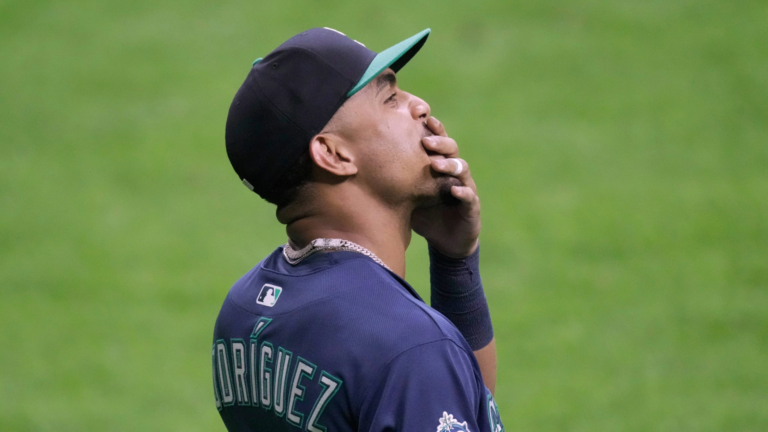 Brewers' 22-0 blowout of the Mariners headlined by brutal Julio Rodríguez mental gaffe