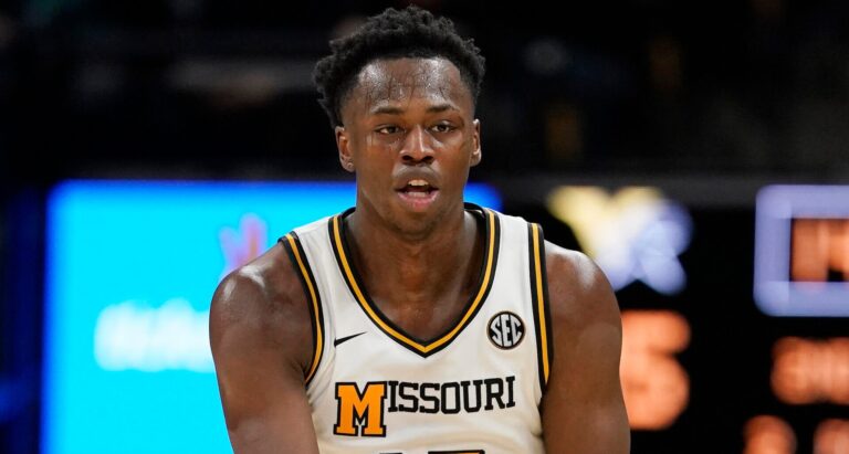 Mark Mitchell transferring to Kentucky: Wildcats land former Missouri big man after court allows fifth season