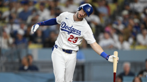 Kyle Tucker booed at Dodger Stadium: Why everything's going wrong for the $240M man