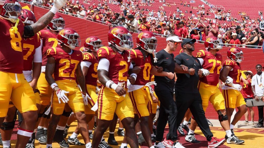 USC's empty seats show fans still haven't bought in on Lincoln Riley's hype for 2026