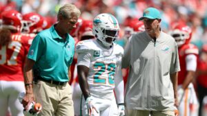 Dolphins' De'Von Achane to miss rest of season with torn ACL, per report