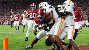 Alabama vs. Tennessee CFB odds, parlay: Home team has dominated series, Tide try to avoid back-to-back losses